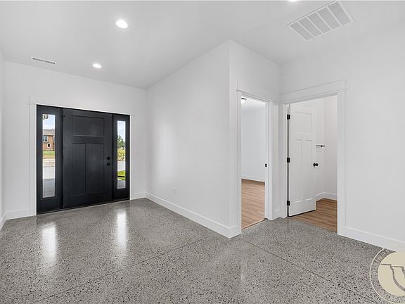 4th image of 1309 Sawgrass Pl