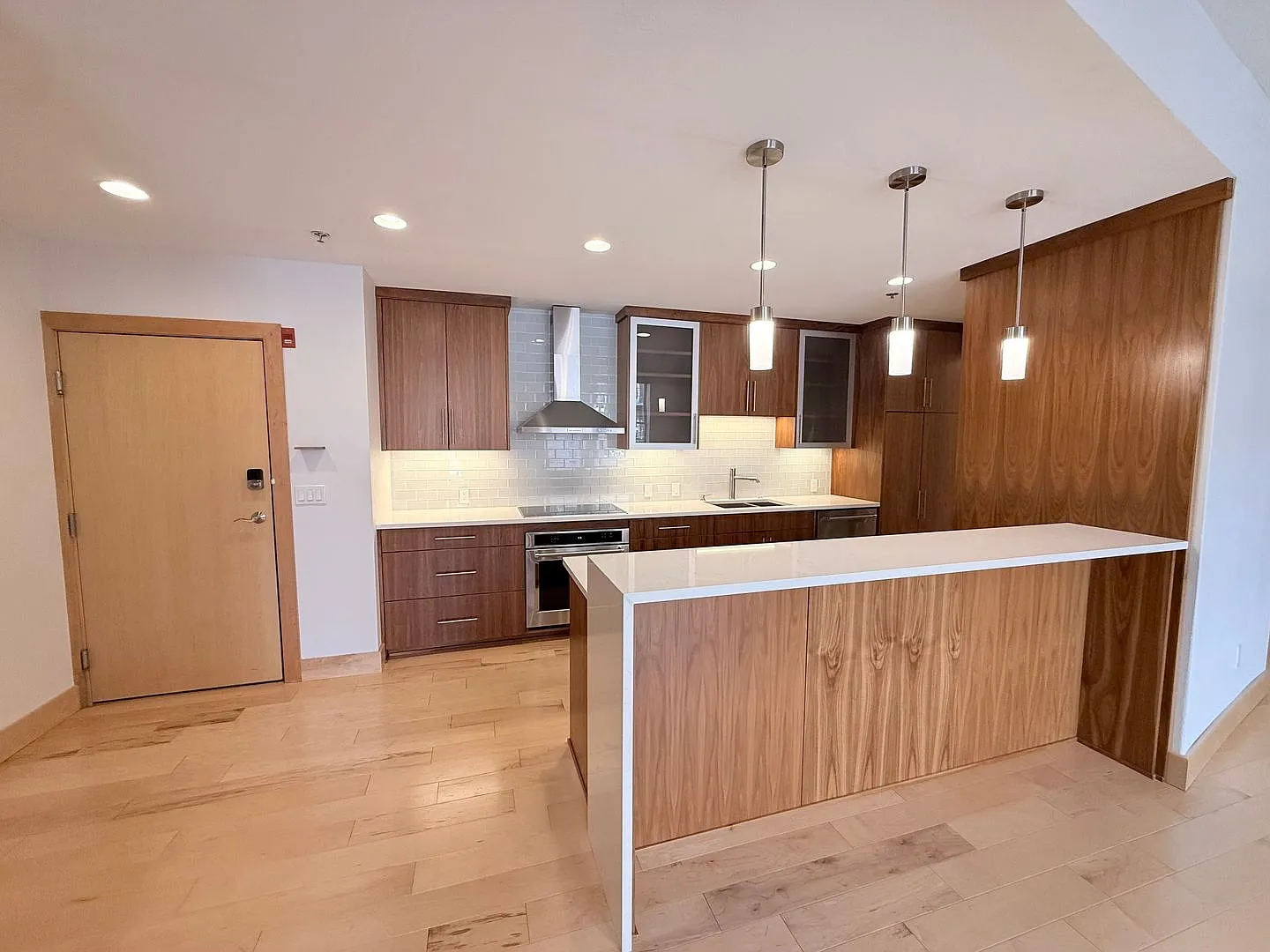 319 Broadway — Photo 2