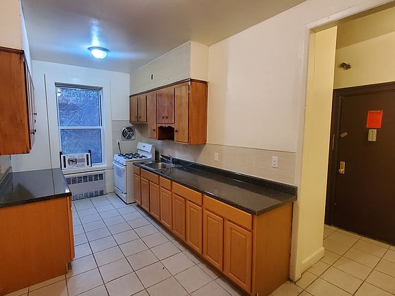 4th image of 1961 Union St #2A