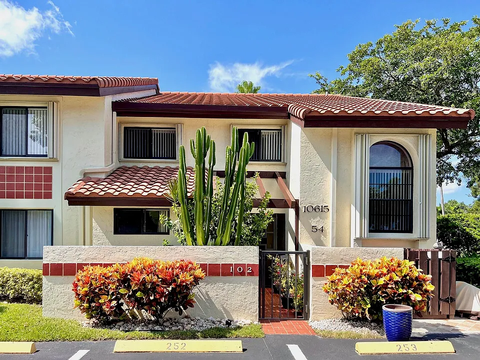 10615 Ocean Palm Way #102