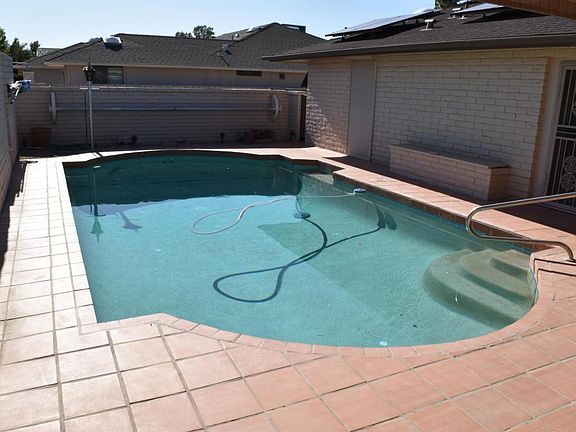 4th image of 9402 W Country Club Dr