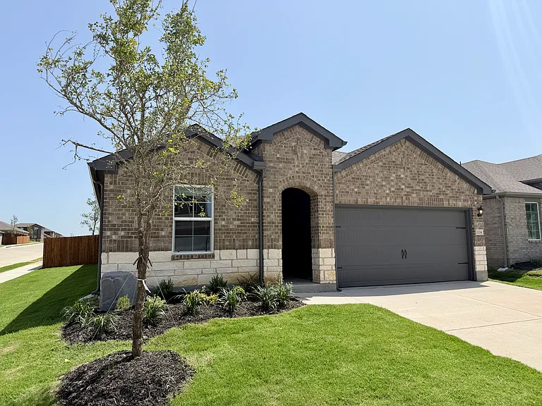 3334 Catamount Dr — Photo 2