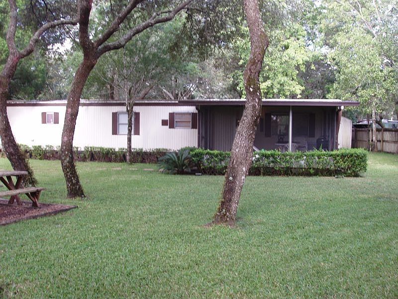 mobile with screened room