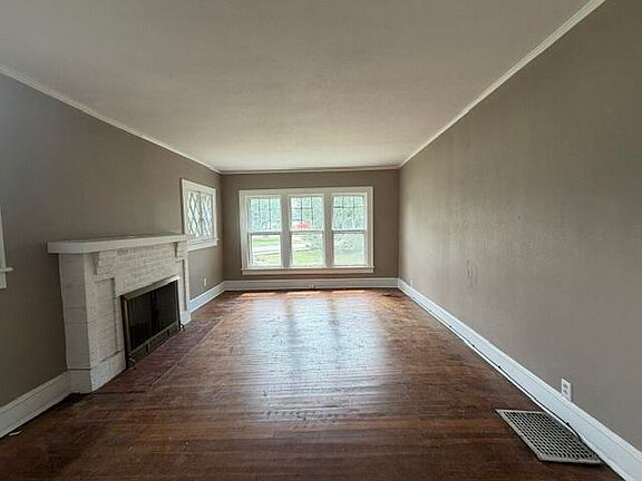 3rd image of 2325 E 3rd St