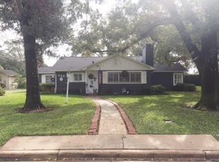 609 Alvin Ave, El Campo, TX 77437