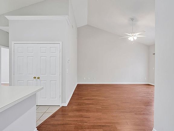 3rd image of 3925 Spicetree Dr