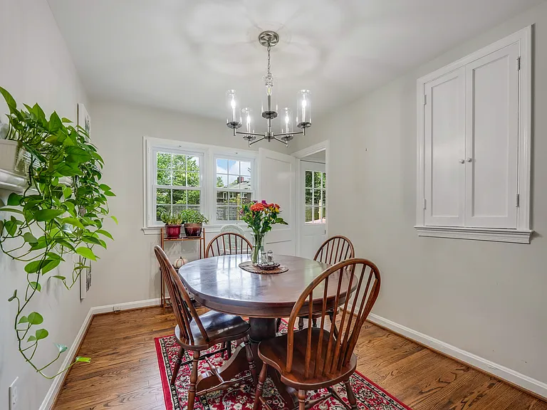 1911 Paul Spring Pkwy — Photo 22