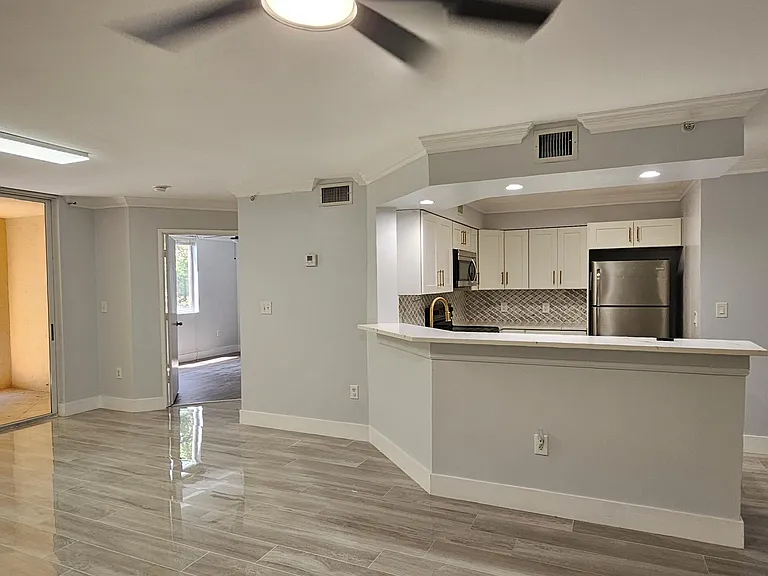400 Scotia Dr #203 — Photo 44