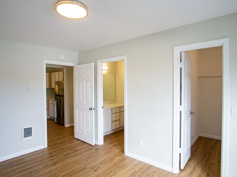 245 SW Hooker St #7 — Photo 11