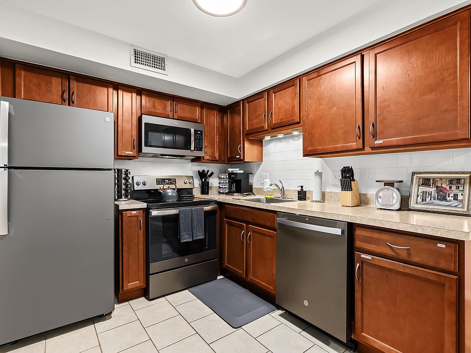 LEXINGTON PLACE APARTMENTS 3905 Crooks Rd Royal Oak MI Zillow