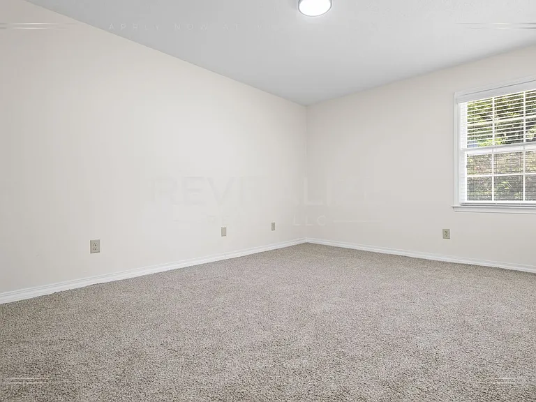 1211 Vendome Dr W — Photo 31