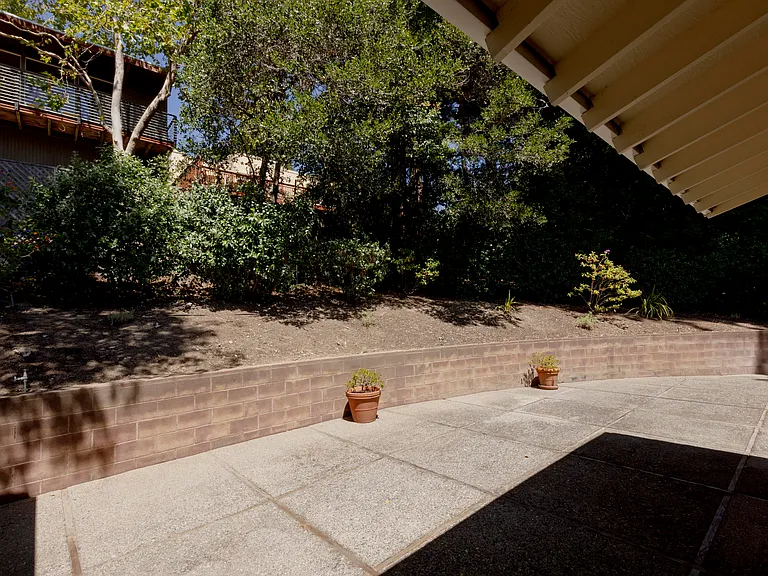 44 Bayview Ave — Photo 30
