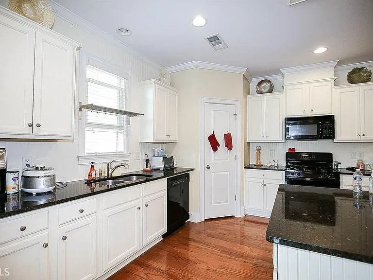 287 Gilliflower Park — Photo 3