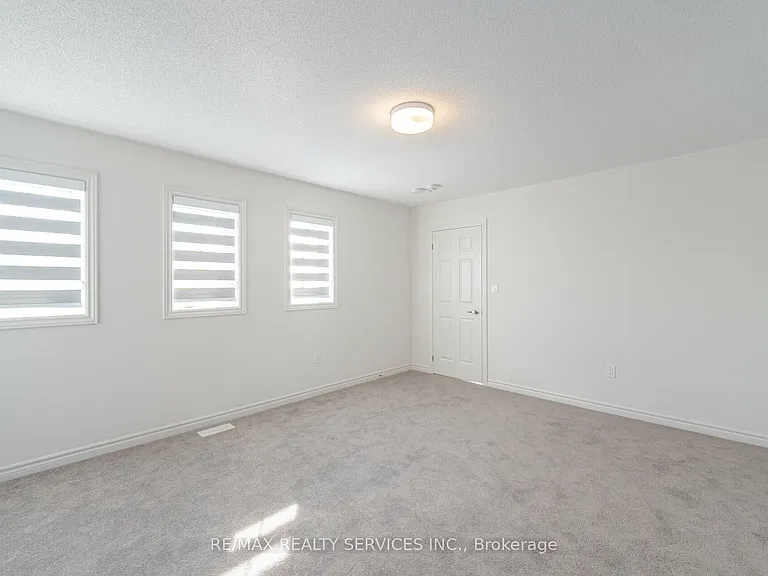 7 Sandhill Cres N — Photo 32