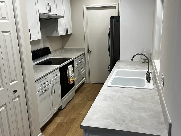 68 Dolphin Blvd E — Photo 11