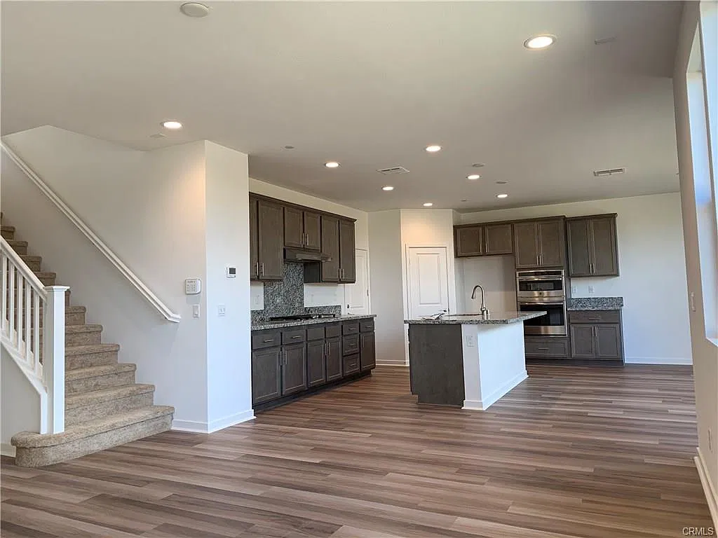 4 bed, 2.5 bath, 2441 sqft, $3,800 — Photo 4