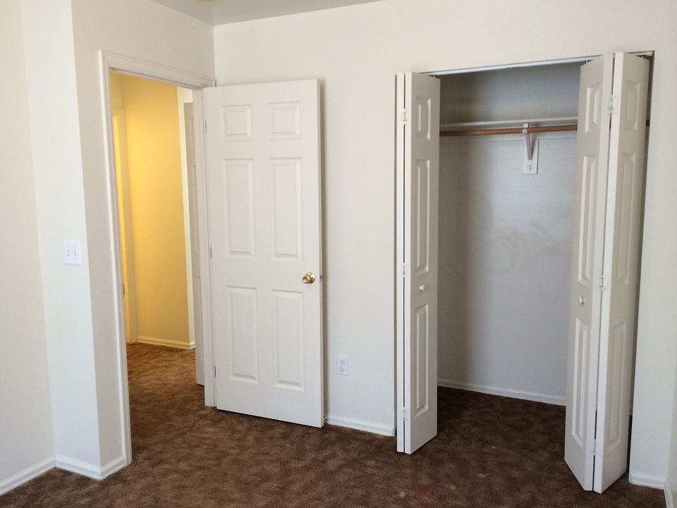 2nd Bedroom & Closet