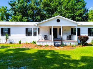 140 SE Crosby St, Surrency, GA 31563