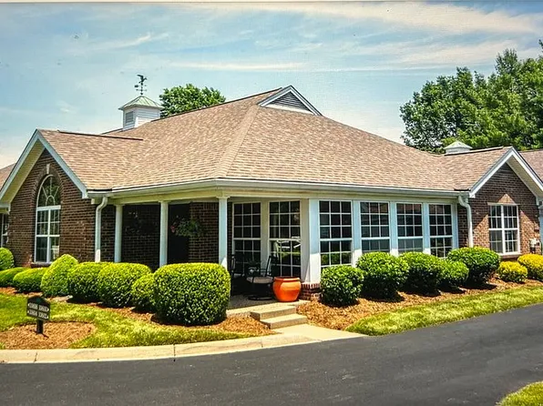 10606 Eagle Pines Ln, Louisville, KY 40223