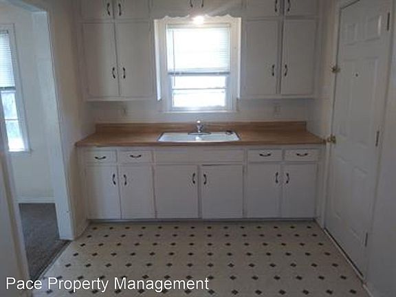3rd image of 305 N Belleview St #1