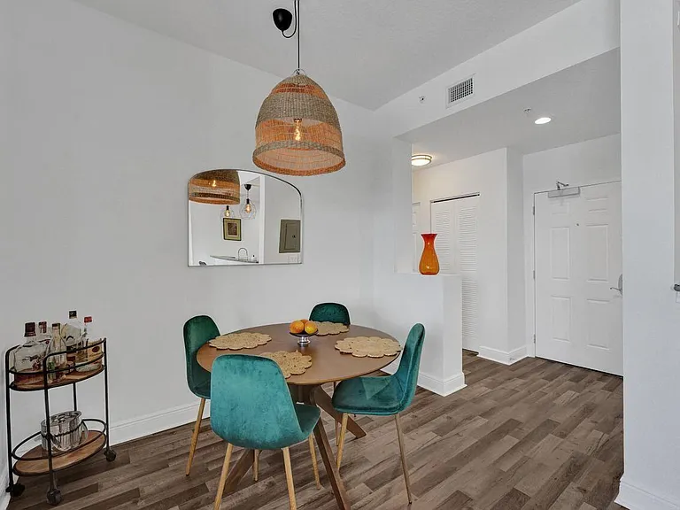 511 Lucerne Ave #613 — Photo 6