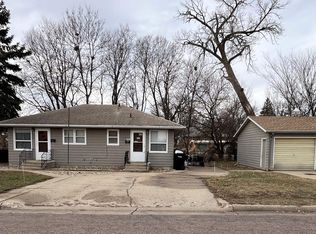 705 Cedar St, Yankton, SD 57078