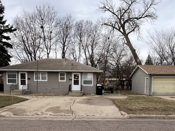705 Cedar St, Yankton, SD 57078