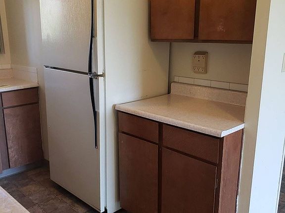3rd image of 225 NW Anthony St APT 5