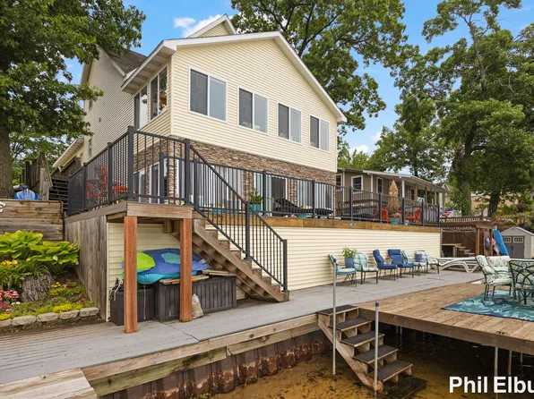 3611 Holiday Dr, Greenville, MI 48838