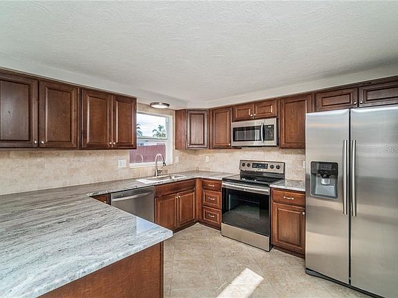 5th image of 3904 Cedarwood Dr