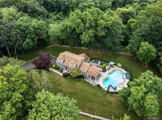 312 E River Rd, Guilford, CT 06437