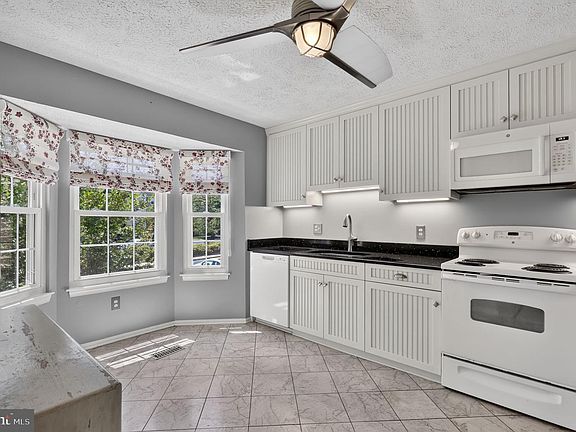 4th image of 870 Bayridge Dr
