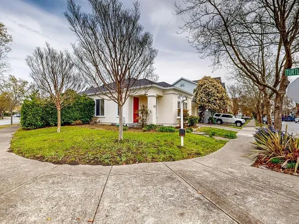 402 Dove Ln, Petaluma, CA 94954