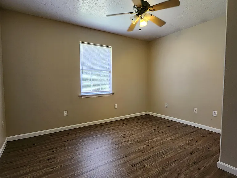 8193 Redstone Dr — Photo 4