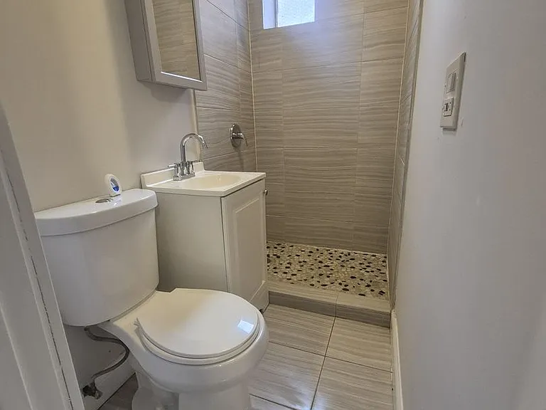 2143 S Fairfield Ave — Photo 8