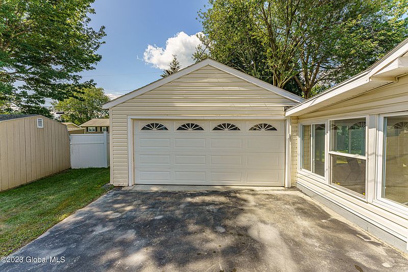 5th image of 12 Martingale Drive