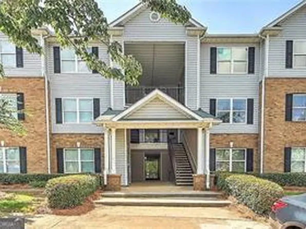 1303 Fairington Club Dr, Lithonia, GA 30038