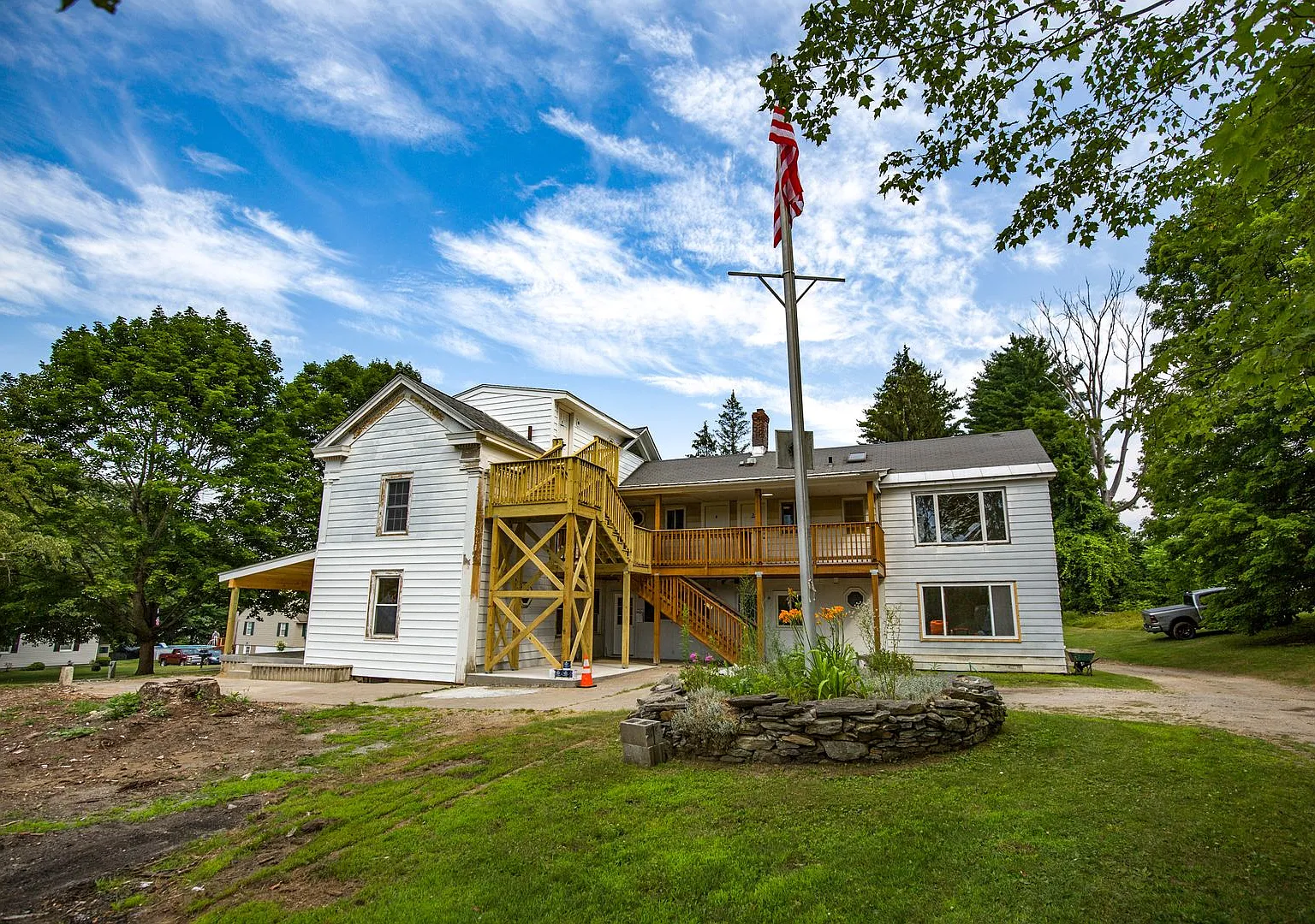 360 East St — Photo 3