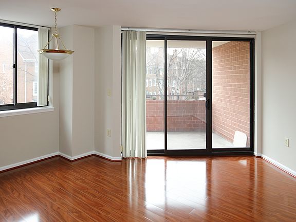 3rd image of 1001 N Randolph St APT 208