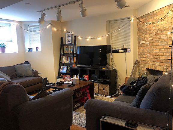 4th image of 2626 N Wilton Ave