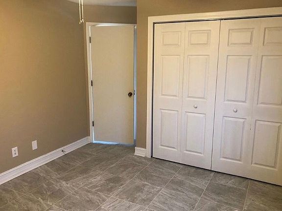 4th image of 814 SW 52nd St