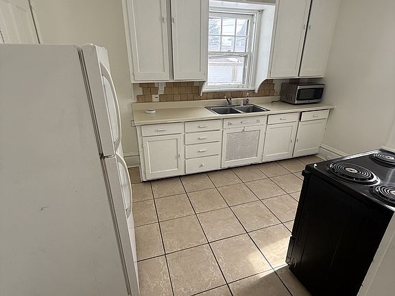 2nd image of 1025 Harlem Blvd
