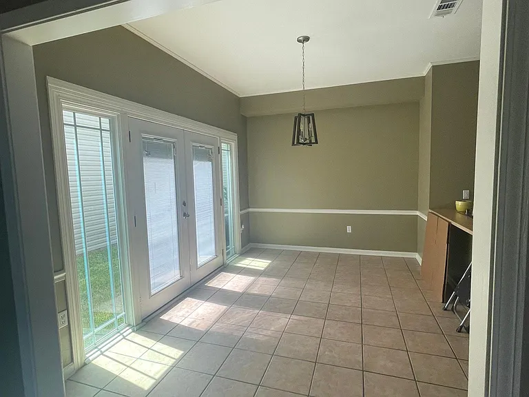dining area that opens to side yard