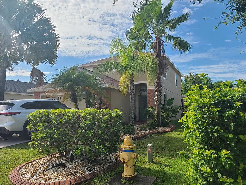 4 bed, 2.5 bath, 2012 sqft, $2,900 — Photo 2