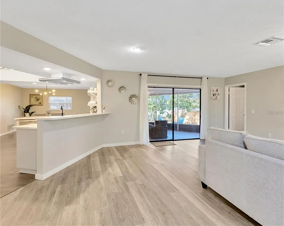 4 bed, 2.0 bath, 1669 sqft, $3,000 — Photo 3