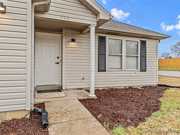 4th image of 702 Ewing Lane