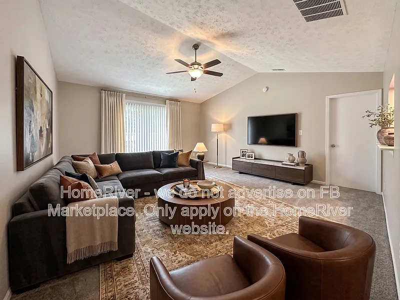 3 bed, 2.0 bath, 1450 sqft, $1,785 — Photo 2