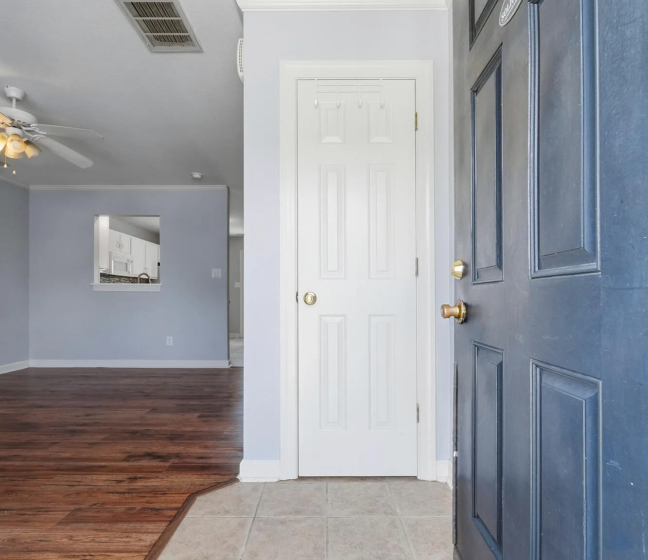 2 bed, 1.5 bath, 992 sqft, $1,195 — Photo 3