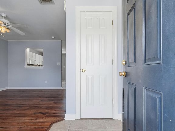 3rd image of 307 Bridgewood Dr