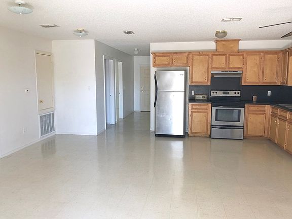 3rd image of 2912 Meadow Ln